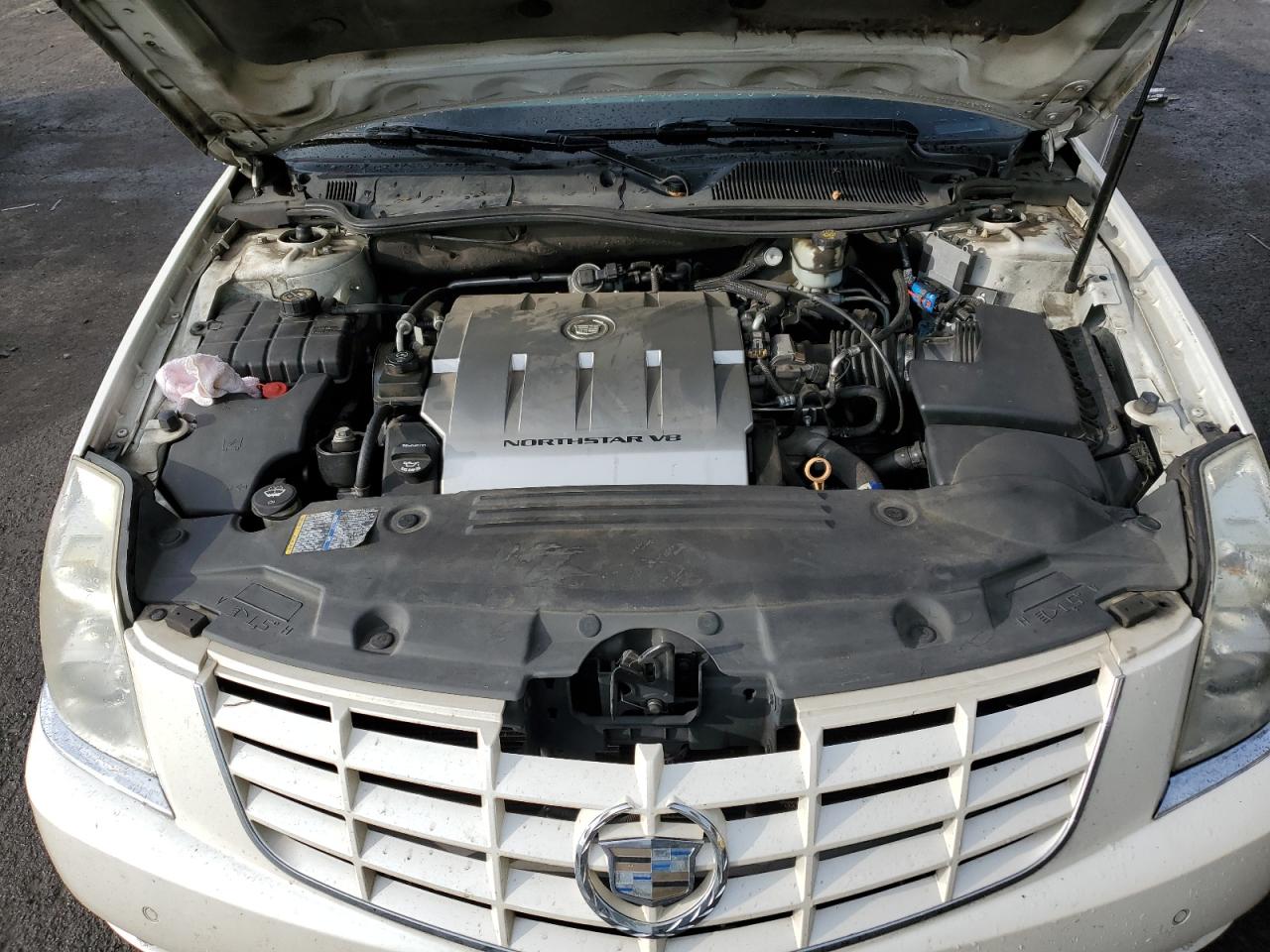 2010 Cadillac DTS - Image 11
