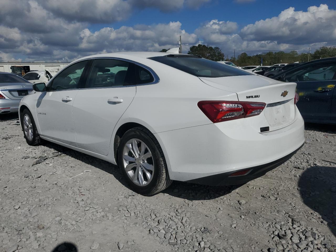 2022 Chevrolet Malibu - Image 2