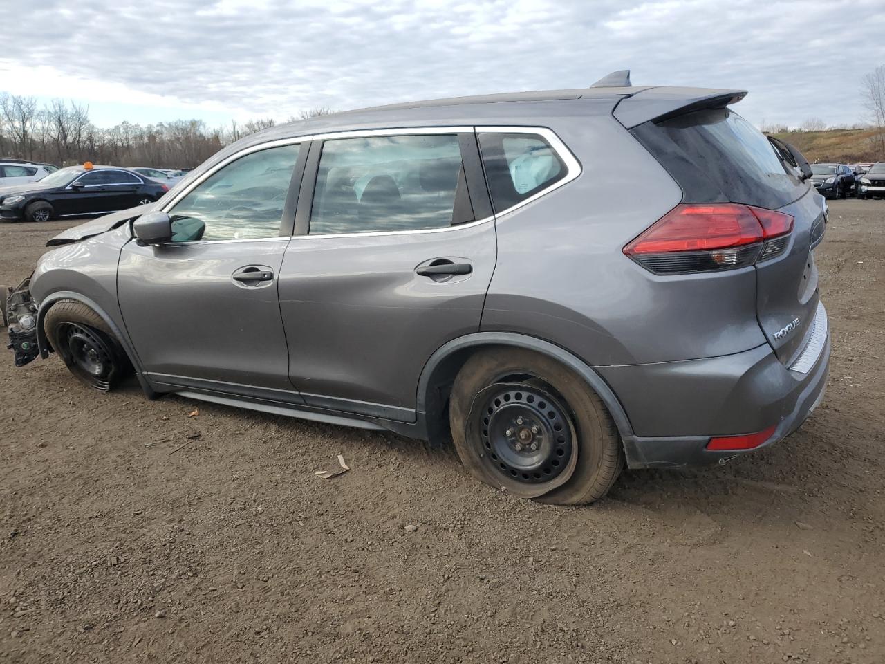 2017 Nissan Rogue - Image 2