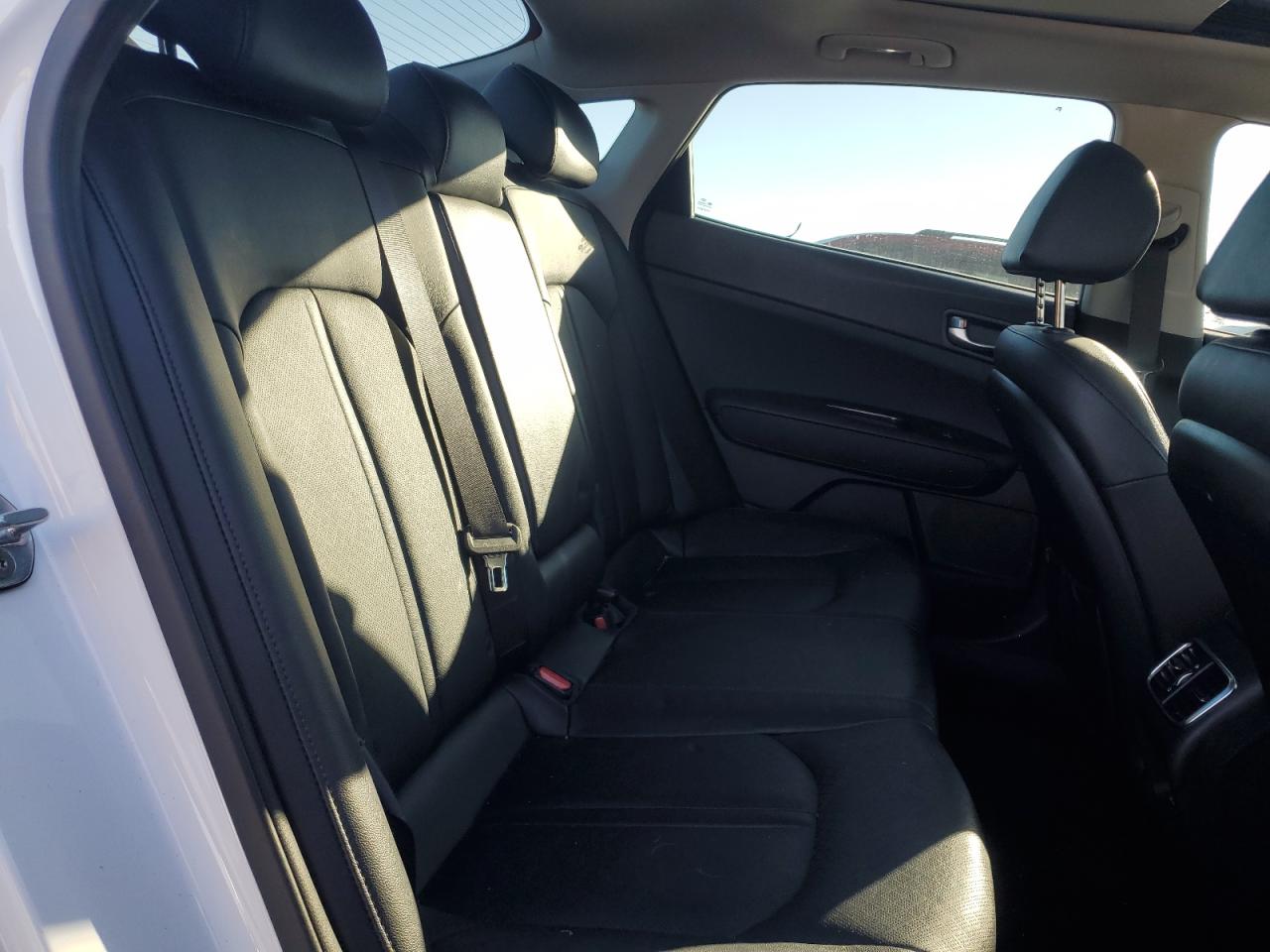 2019 Kia Optima - Image 10
