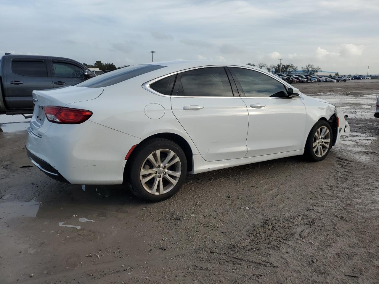 2015 Chrysler 200 - Image 3