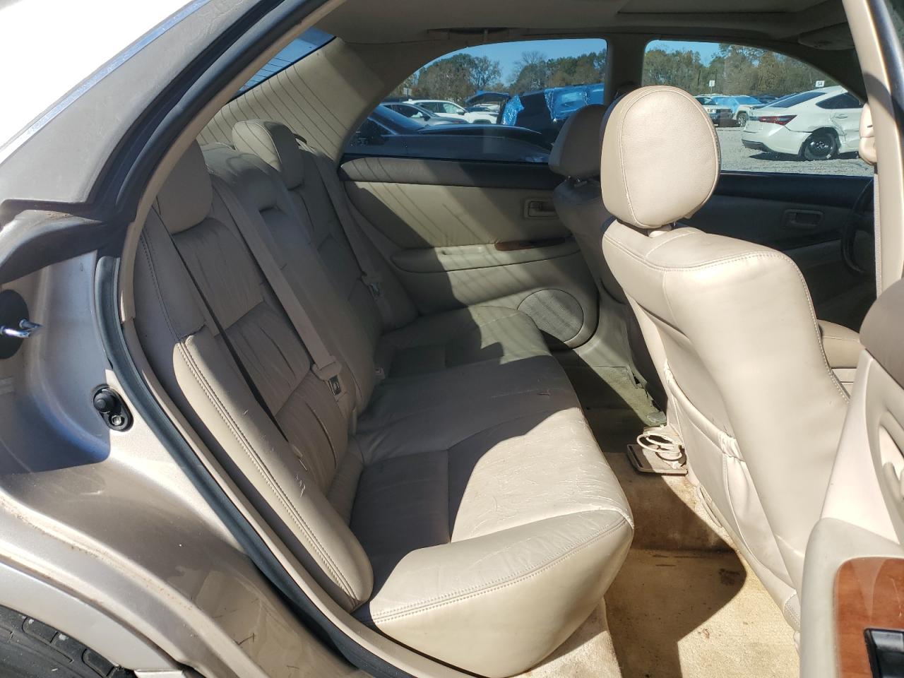 2001 Lexus ES - Image 11