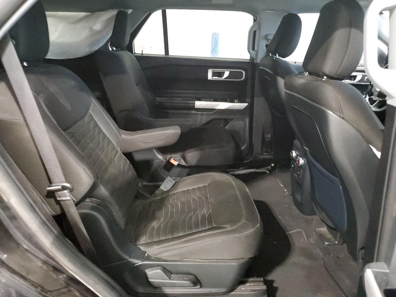 2020 Ford Explorer - Image 11