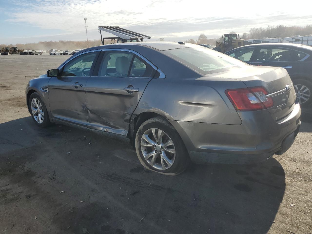 2011 Ford Taurus - Image 2