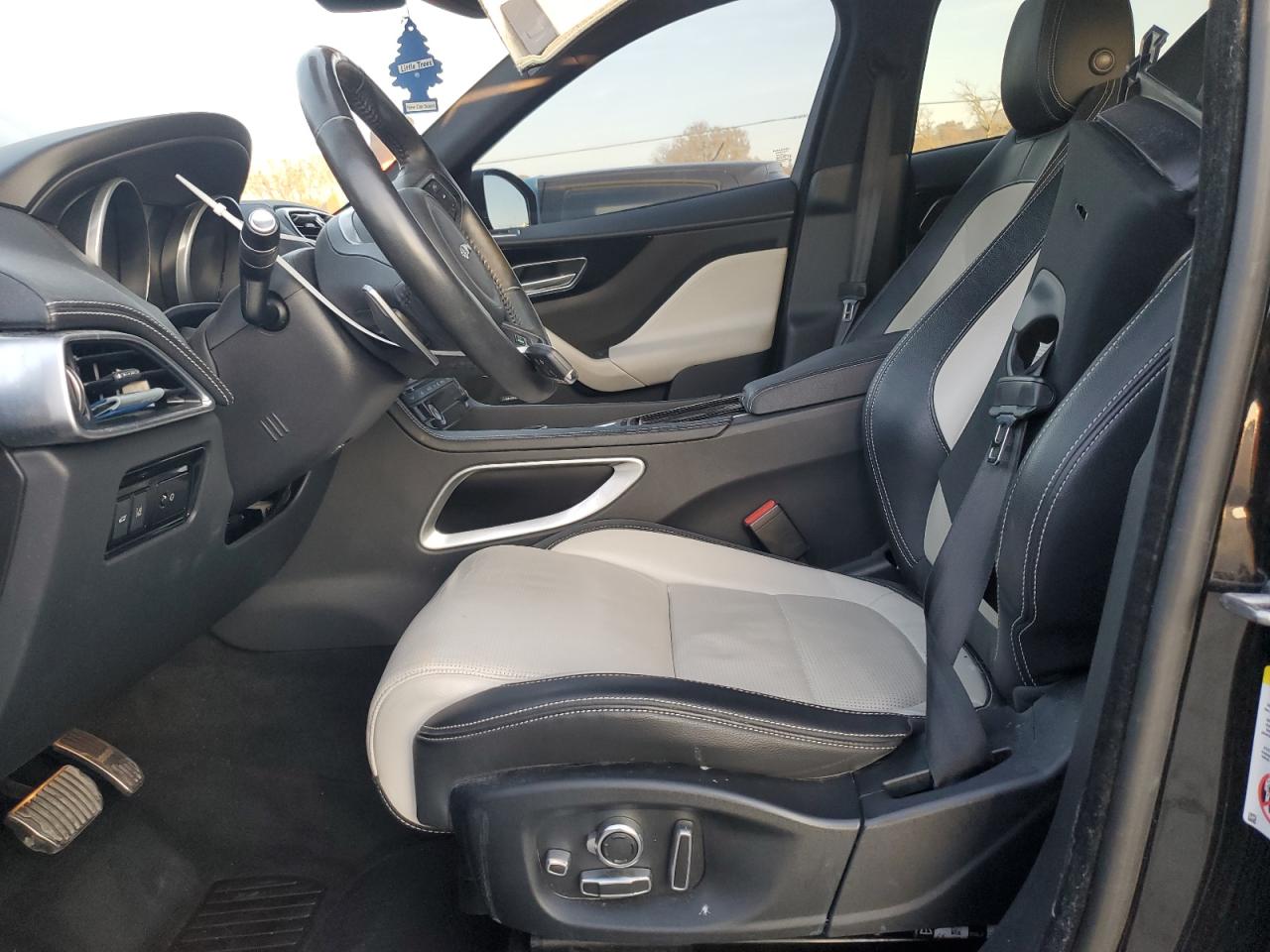 2018 Jaguar F-Pace - Image 7