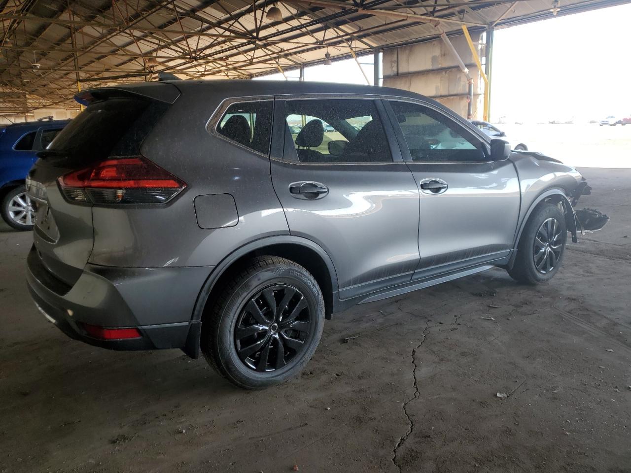 2017 Nissan Rogue - Image 3
