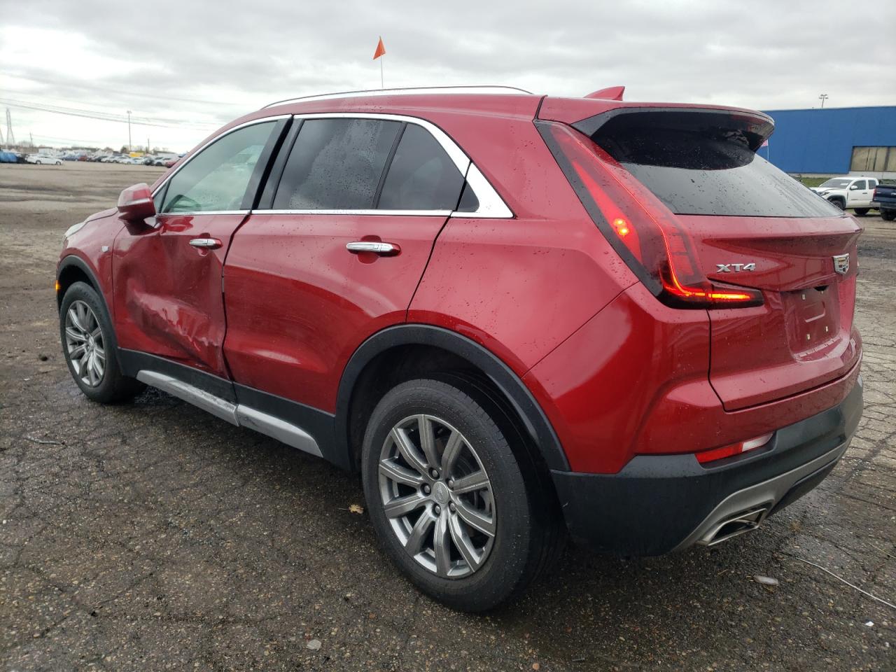 VIN 1GYFZCR40MF005302 2021 CADILLAC XT4 no.2