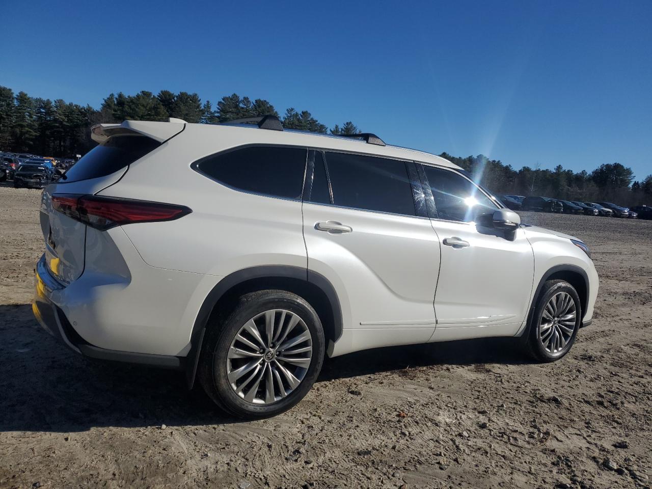 2021 Toyota Highlander - Image 3
