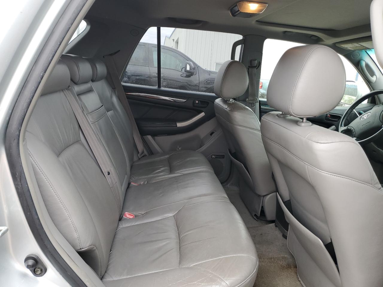 2003 Toyota 4Runner - Image 10