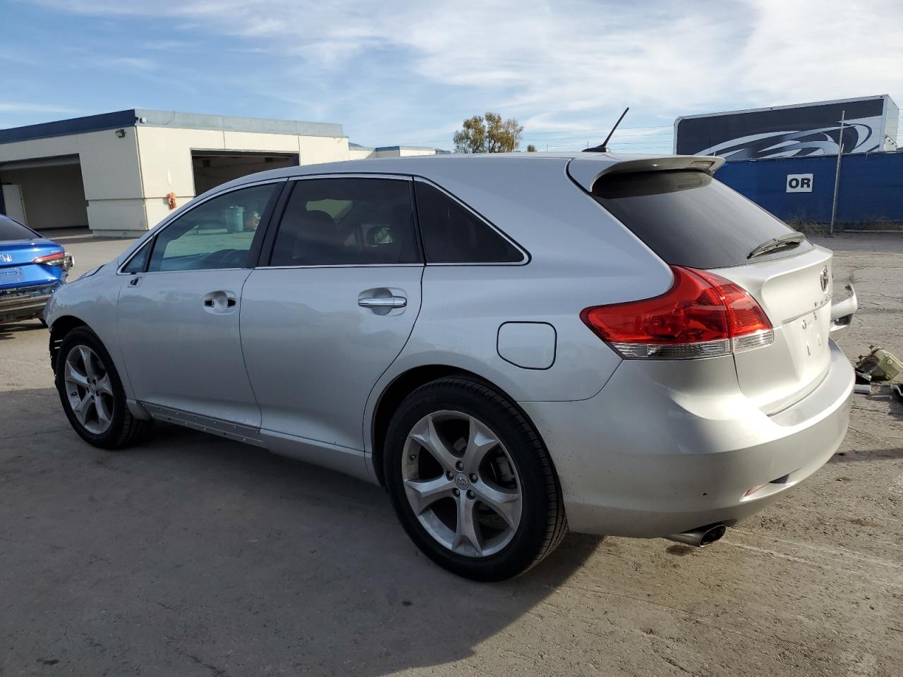 2012 Toyota Venza - Image 2