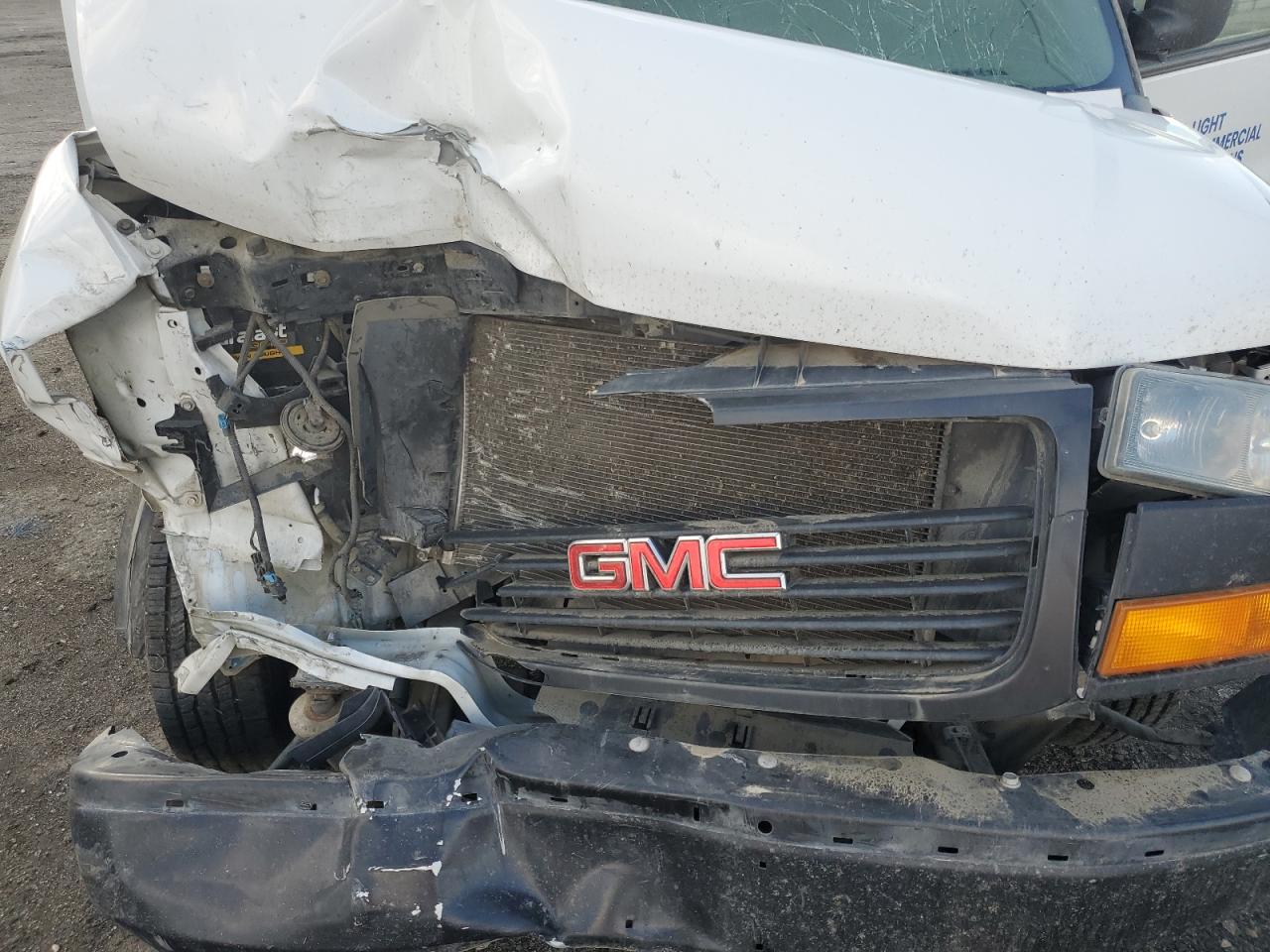 2018 GMC Savana - Image 13