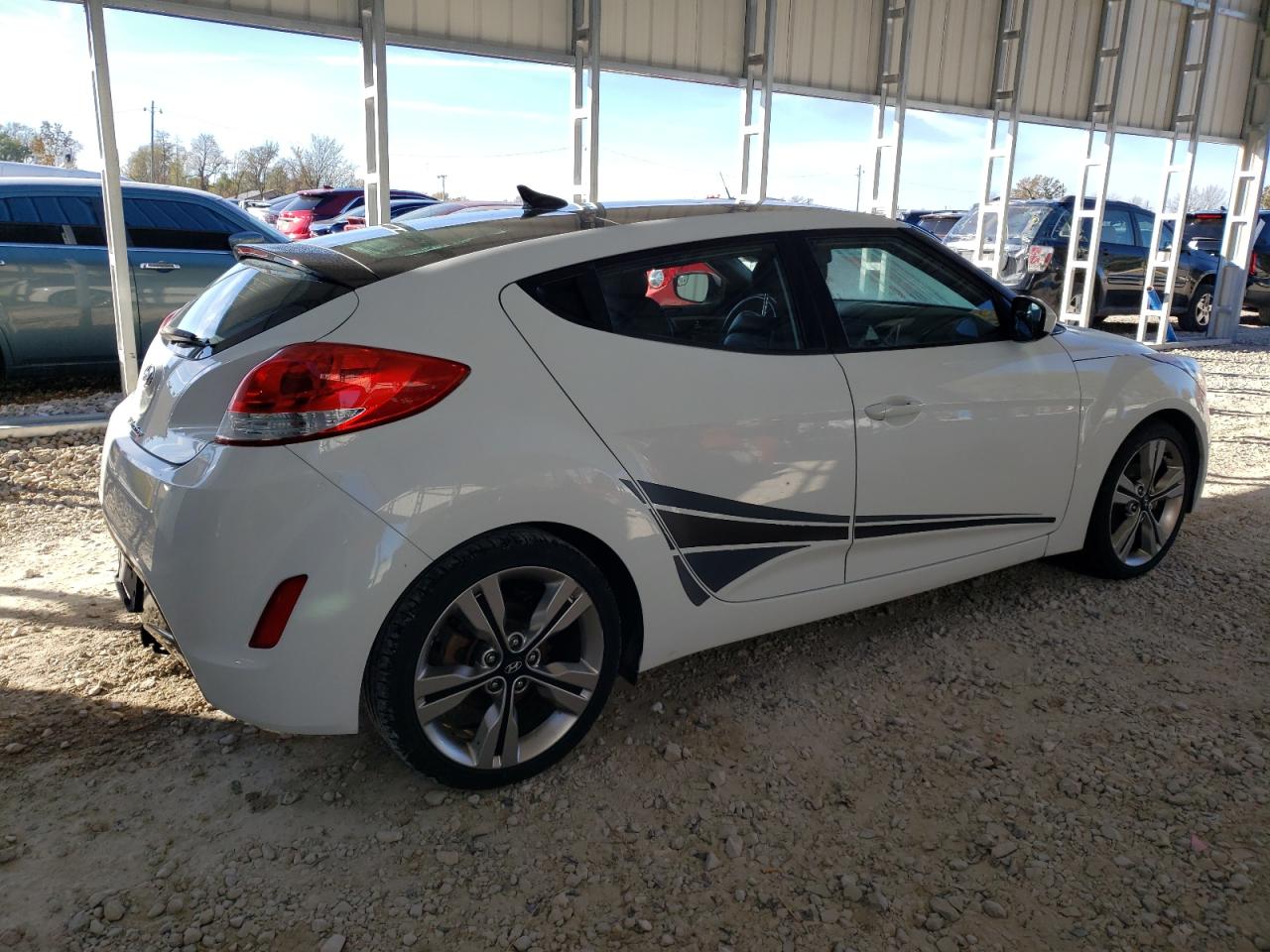 2016 Hyundai Veloster - Image 3
