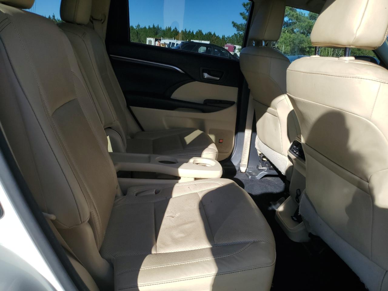 2016 Toyota Highlander - Image 10