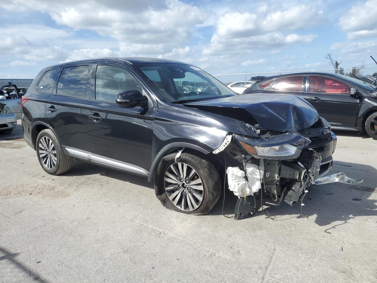 2020 Mitsubishi Outlander - Image 4