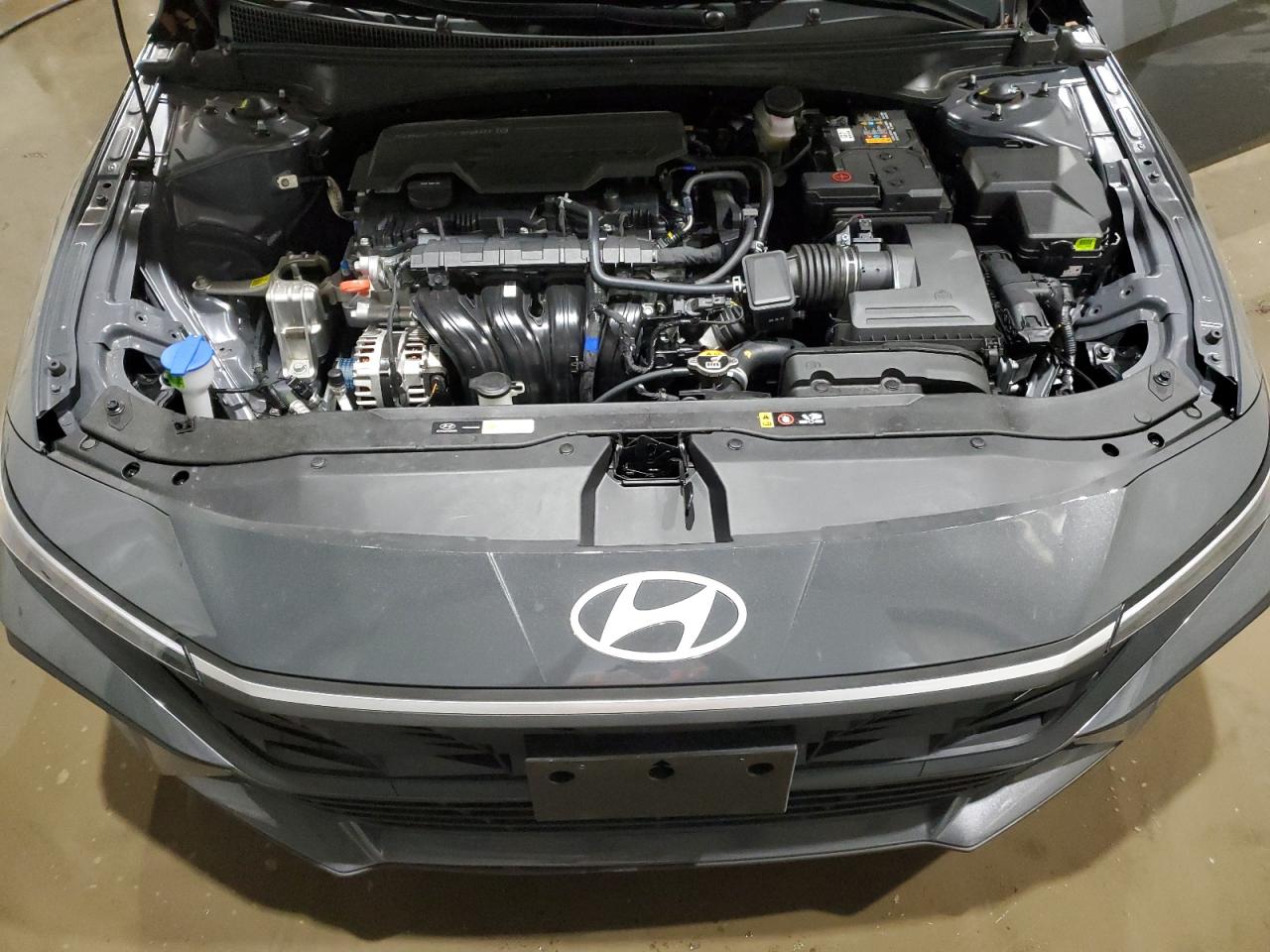 2024 Hyundai Elantra - Image 11