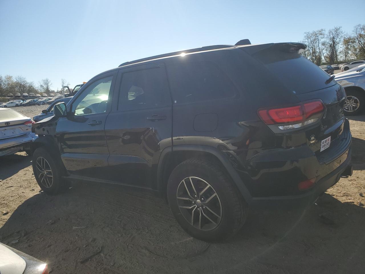 2017 Jeep Grand Cherokee - Image 2