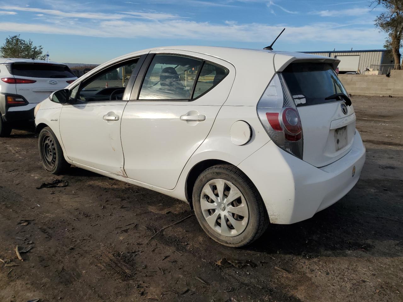 VIN JTDKDTB31D1058916 2013 TOYOTA PRIUS no.2