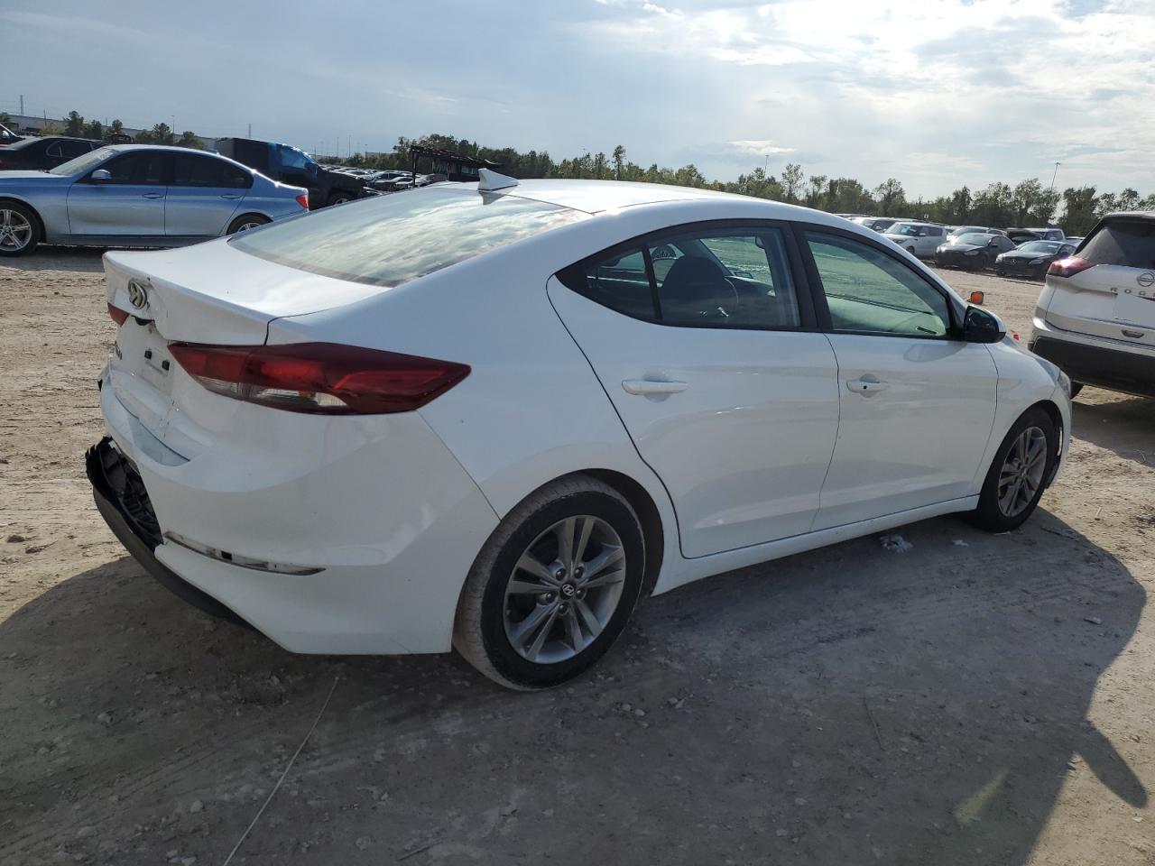 VIN 5NPD84LF4HH172225 2017 HYUNDAI ELANTRA no.3