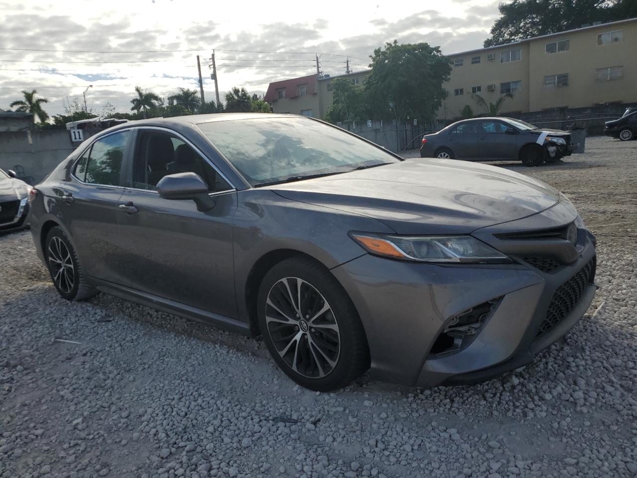 VIN 4T1B11HK7JU117503 2018 TOYOTA CAMRY no.4