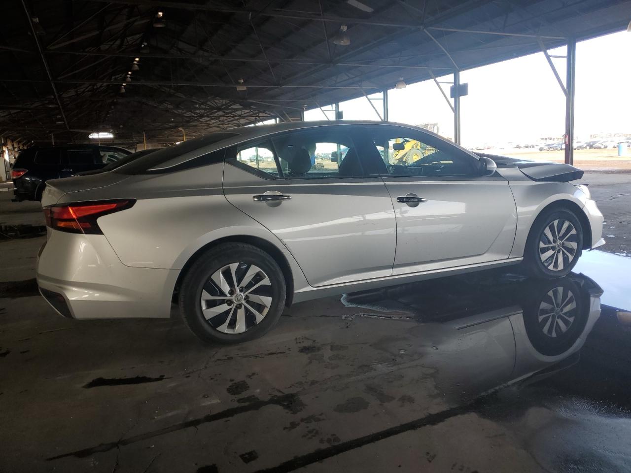 2020 Nissan Altima - Image 3