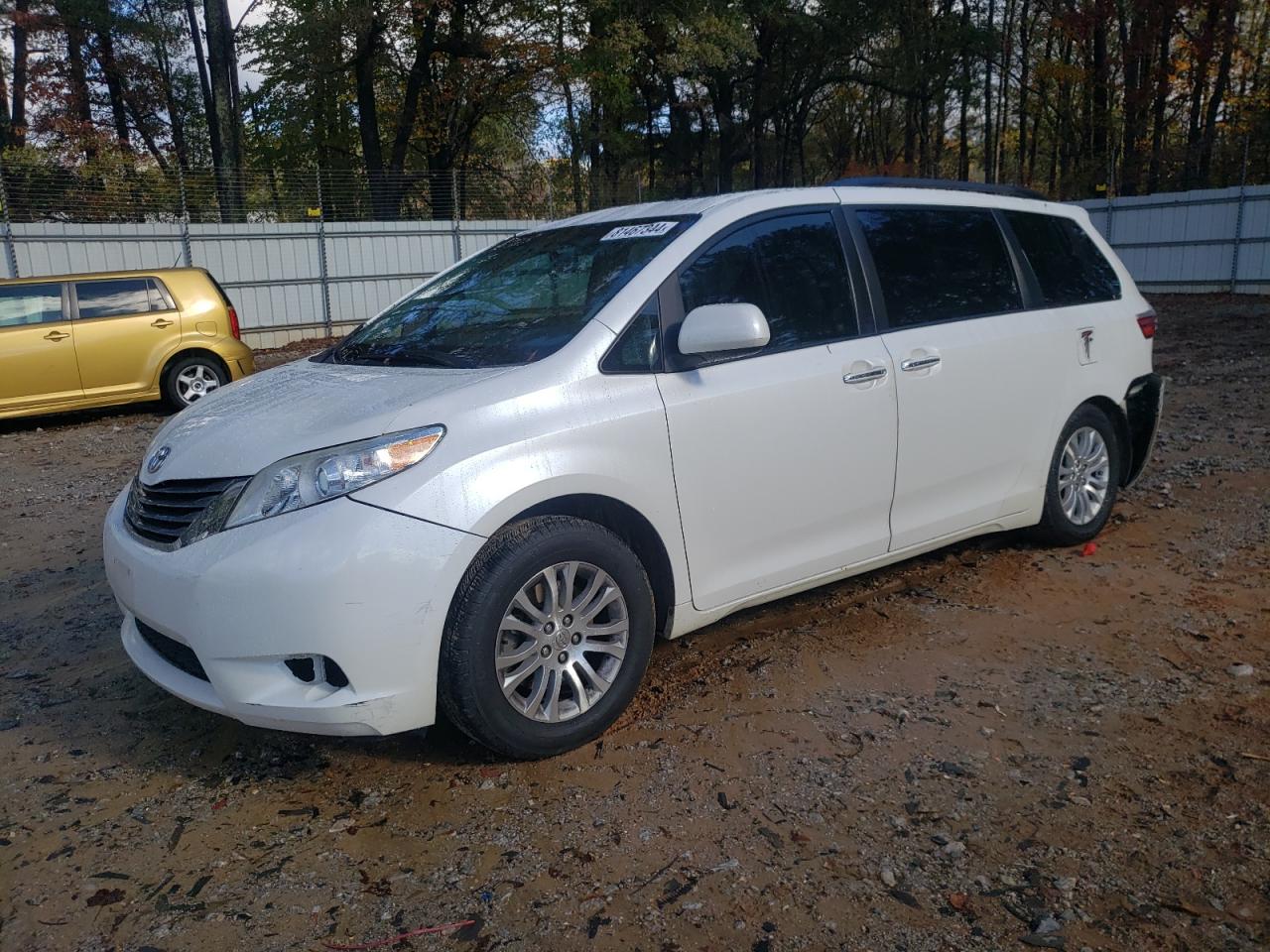 2016 Toyota Sienna - Image 1