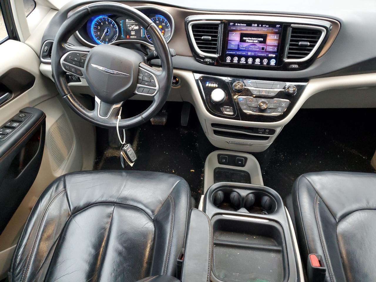2017 Chrysler Pacifica - Image 8