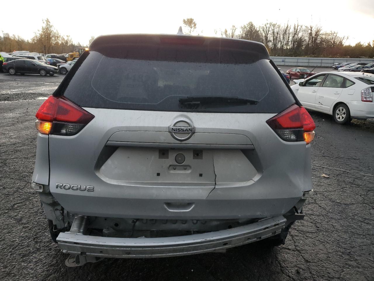 2017 Nissan Rogue S VIN: KNMAT2MT3HP516979 Lot: 81580464