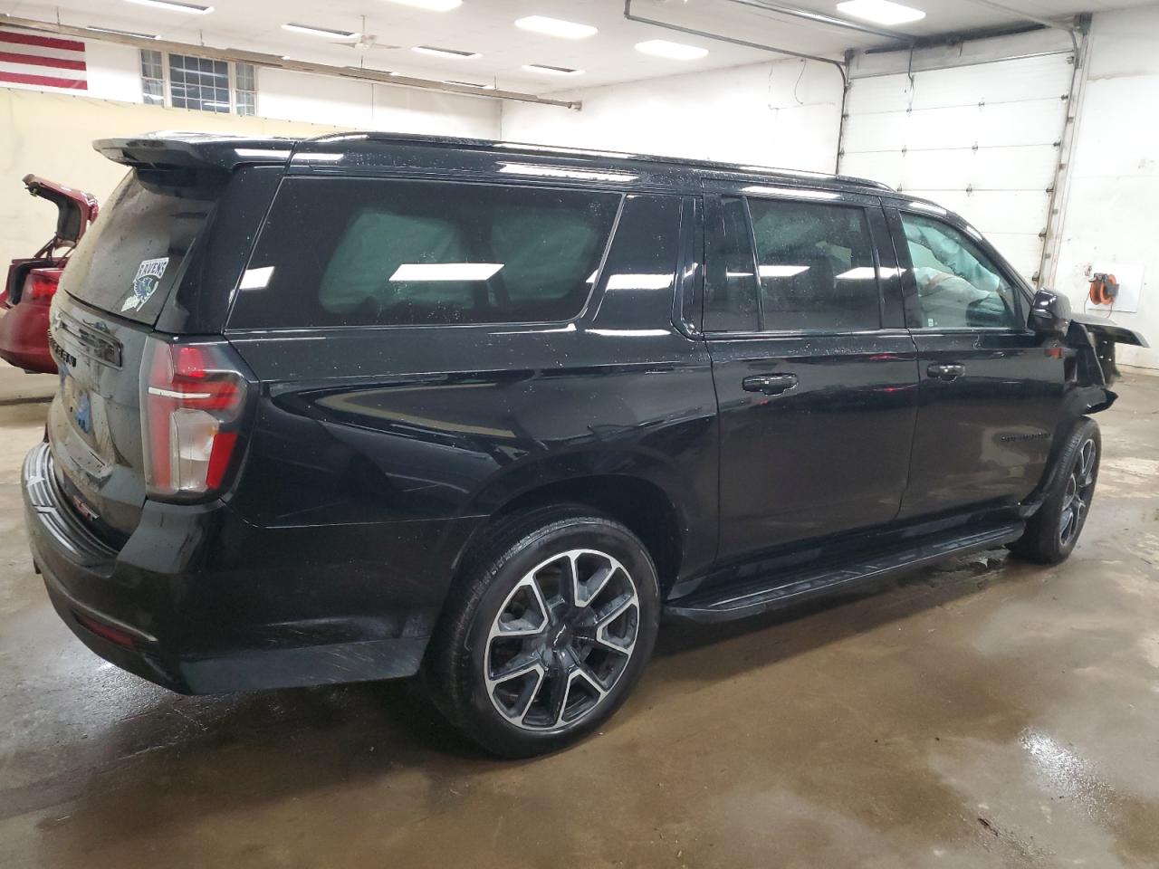 2021 Chevrolet Suburban - Image 3