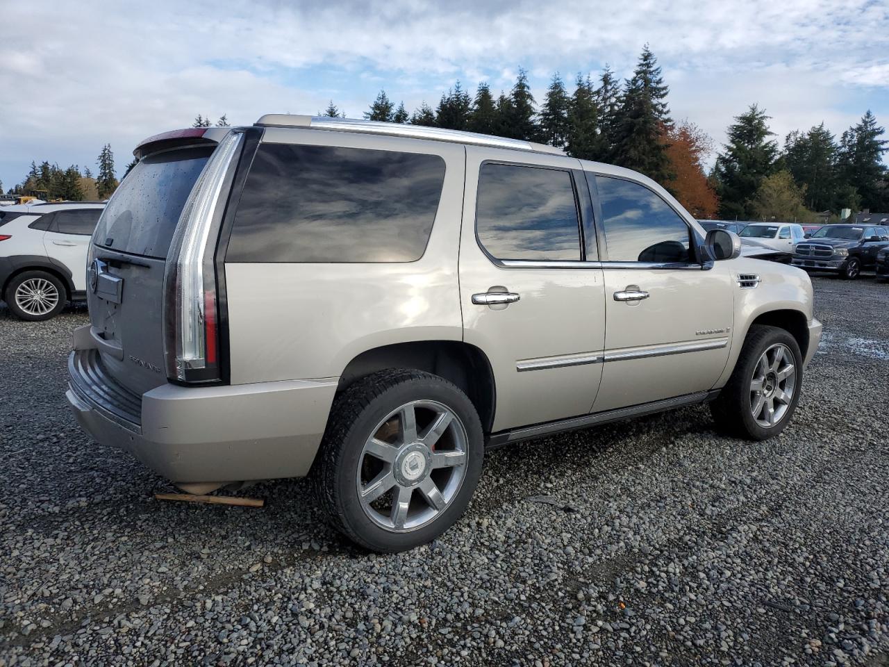 2007 Cadillac Escalade - Image 3