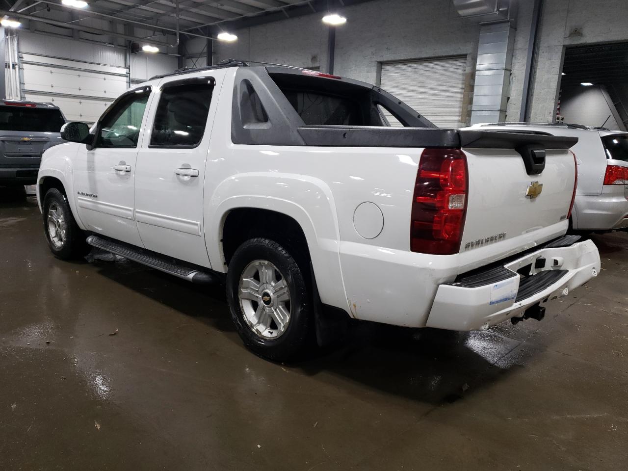 2011 Chevrolet Avalanche - Image 2