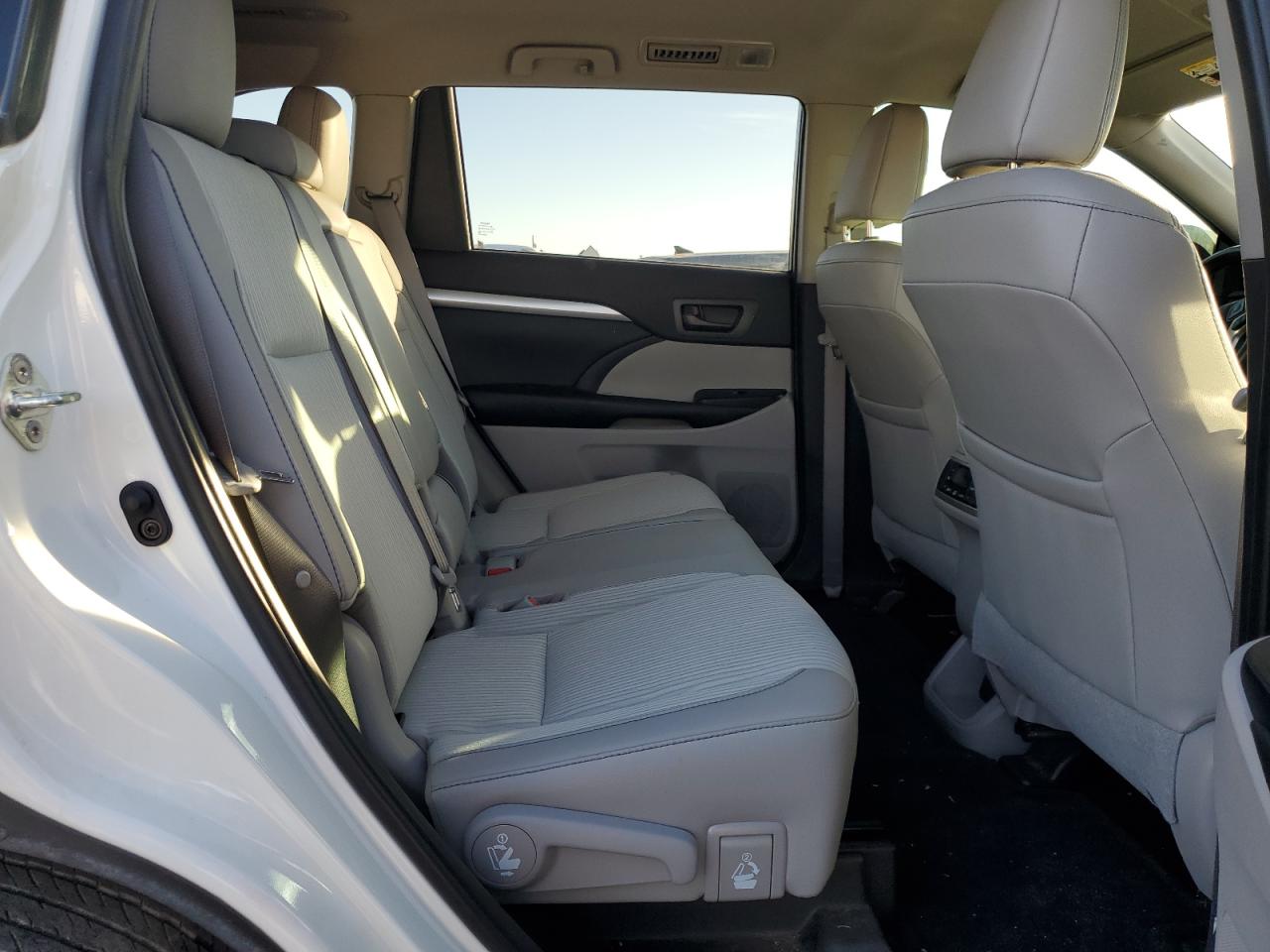2019 Toyota Highlander - Image 11