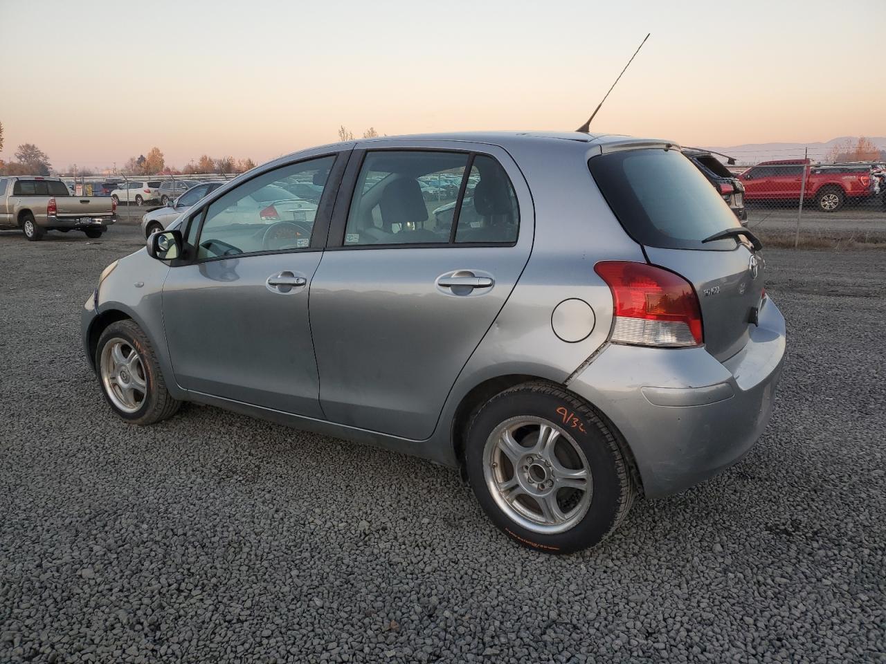 2010 Toyota Yaris - Image 2