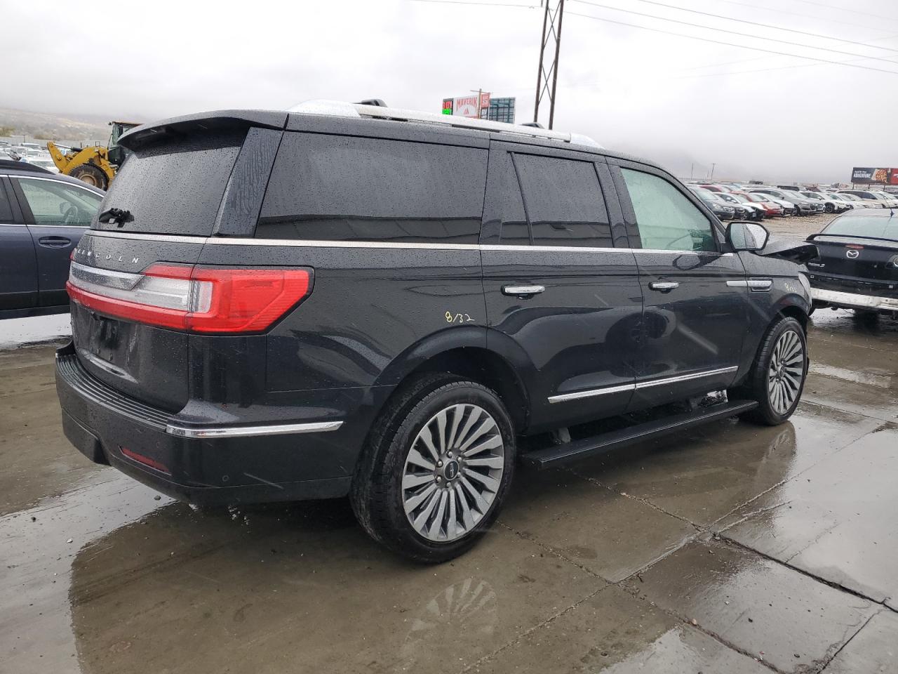 VIN 5LMJJ2LT8JEL11126 2018 LINCOLN NAVIGATOR no.3