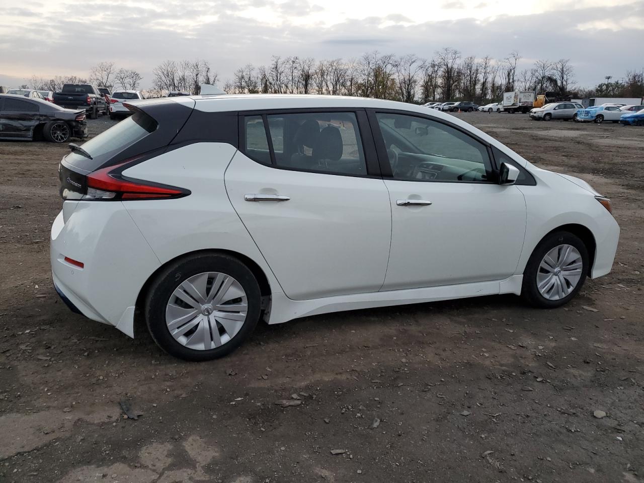 2022 Nissan Leaf - Image 3