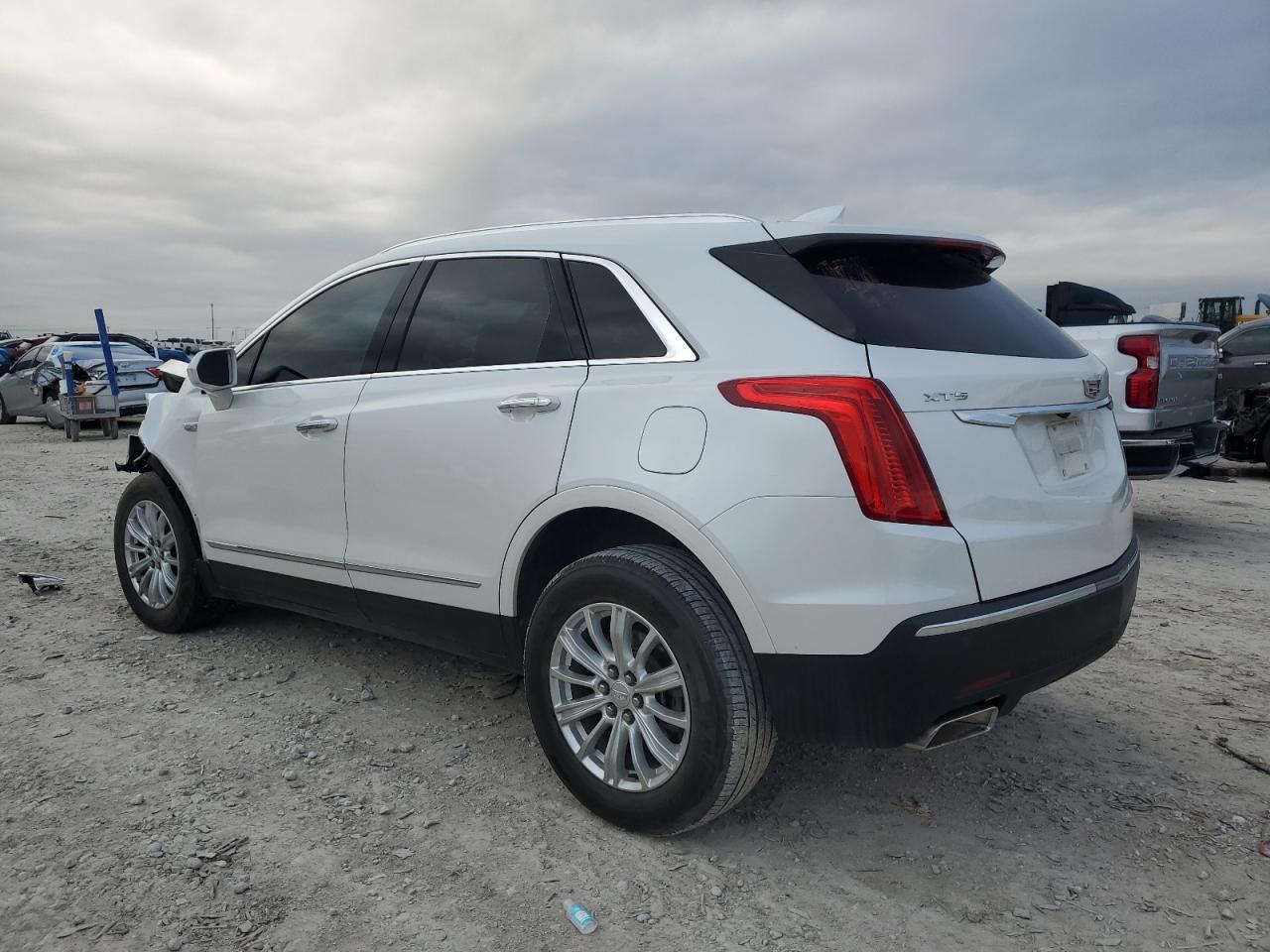 VIN 1GYKNARS9KZ122708 2019 CADILLAC XT5 no.2