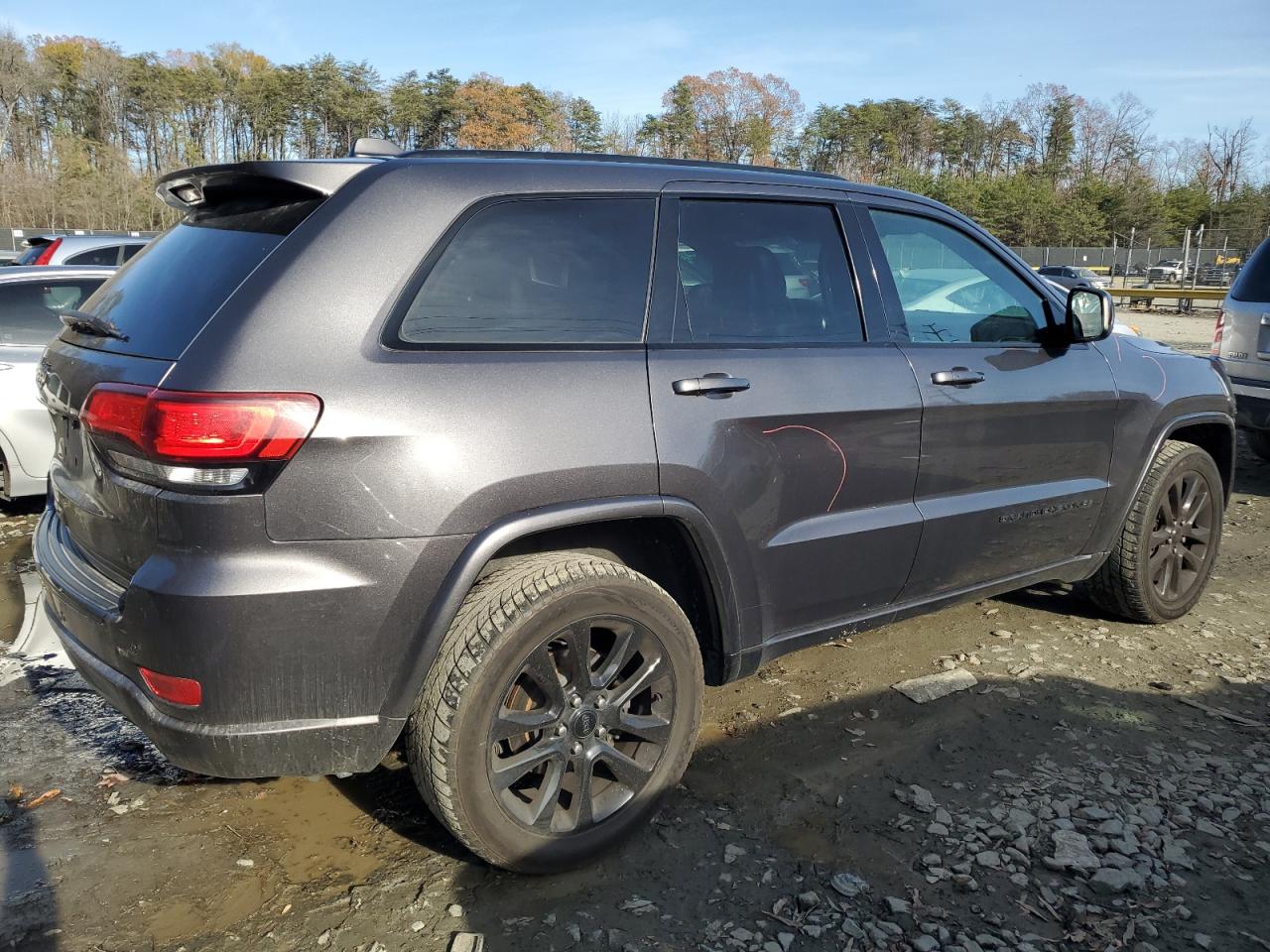 2017 Jeep Grand Cherokee - Image 3
