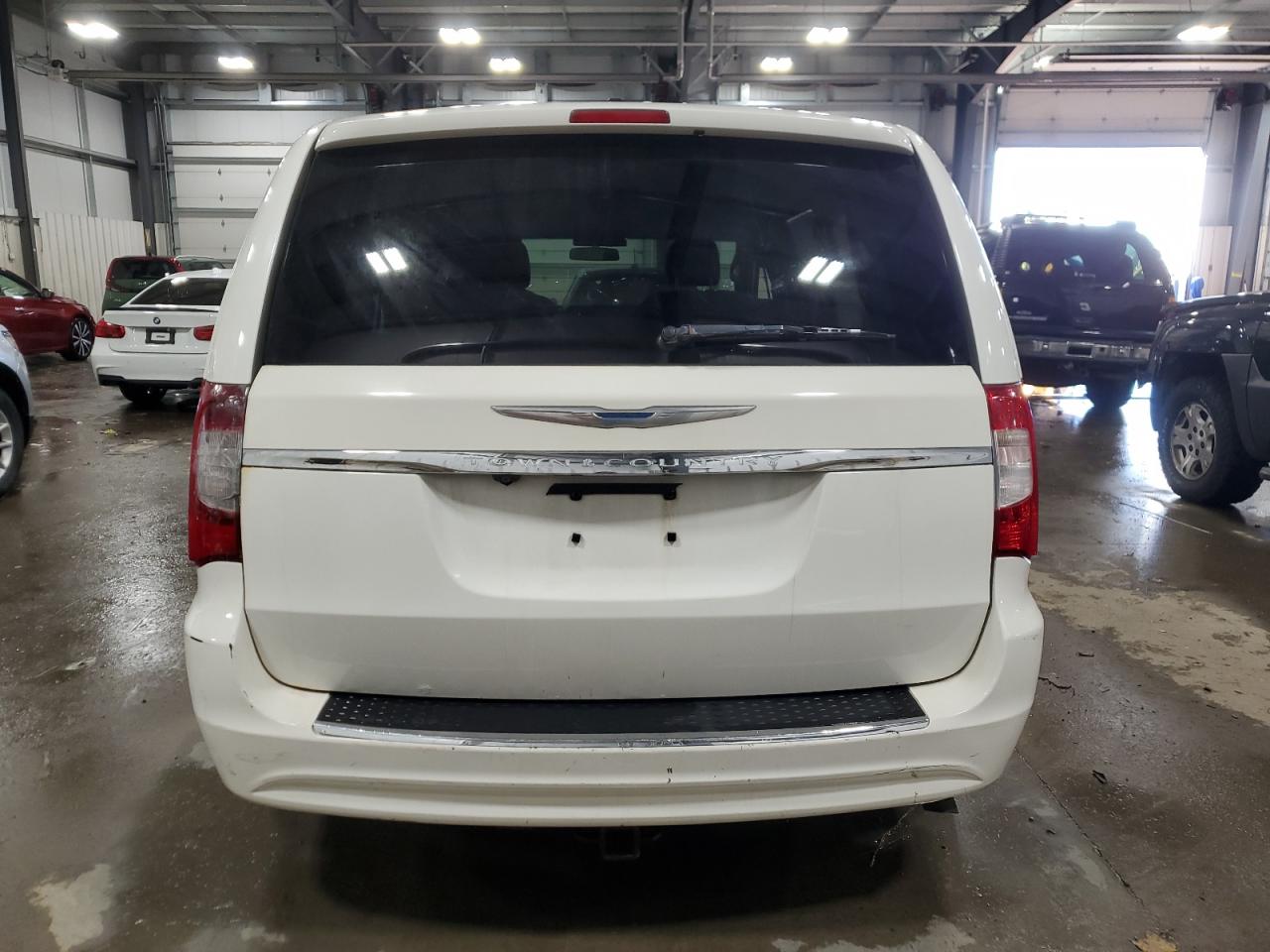 2011 Chrysler Town & Country - Image 6