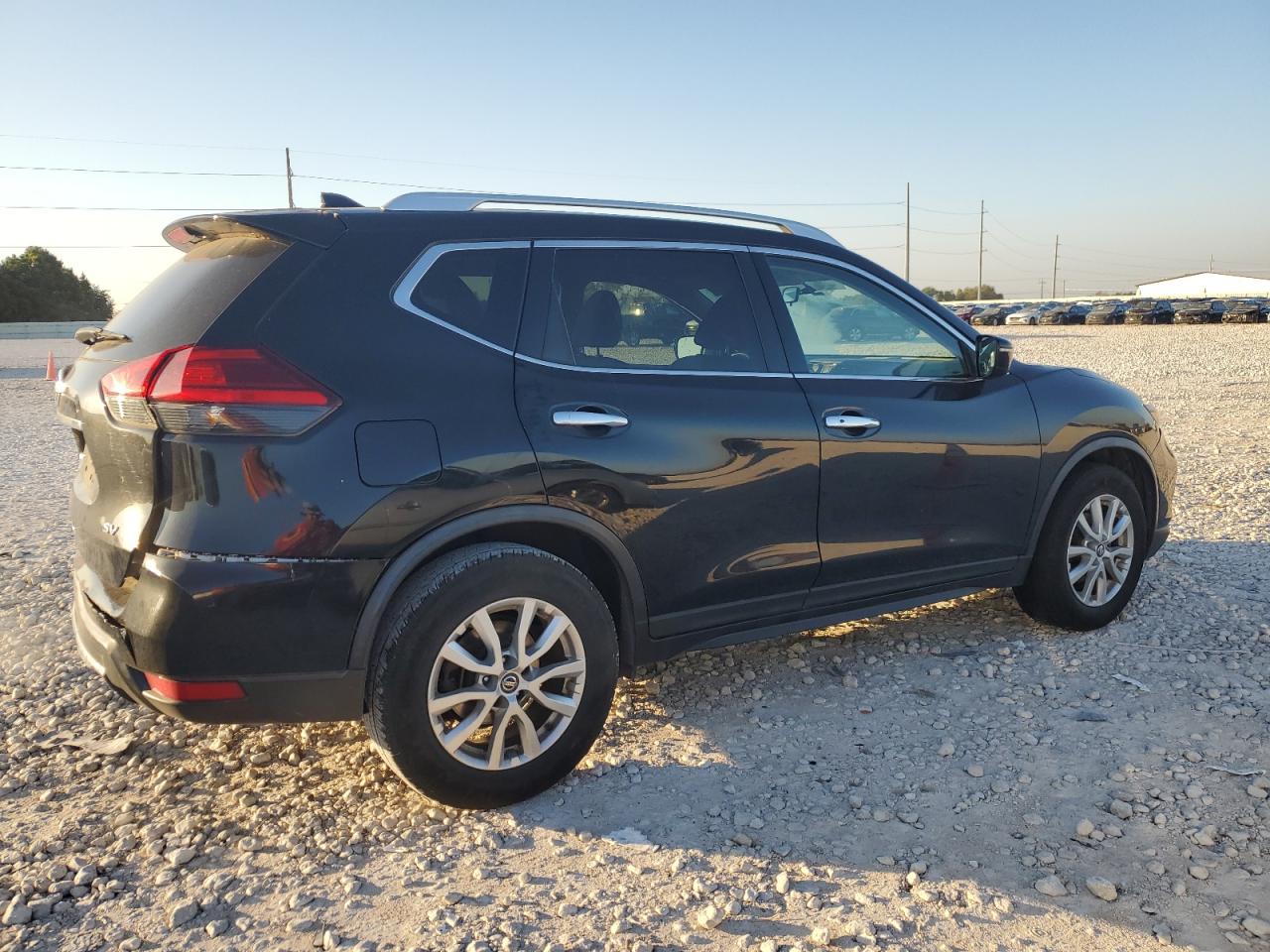 2017 Nissan Rogue - Image 3