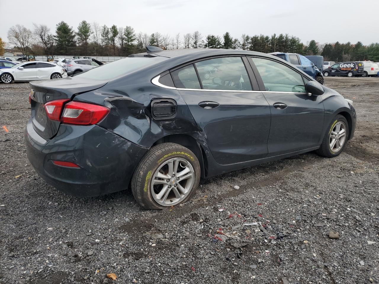 2018 Chevrolet Cruze - Image 3