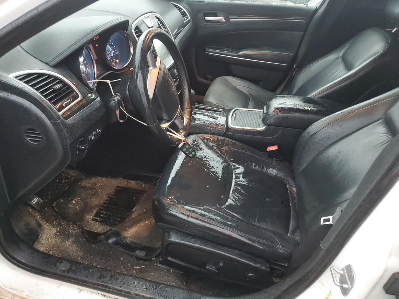 2011 Chrysler 300 - Image 7