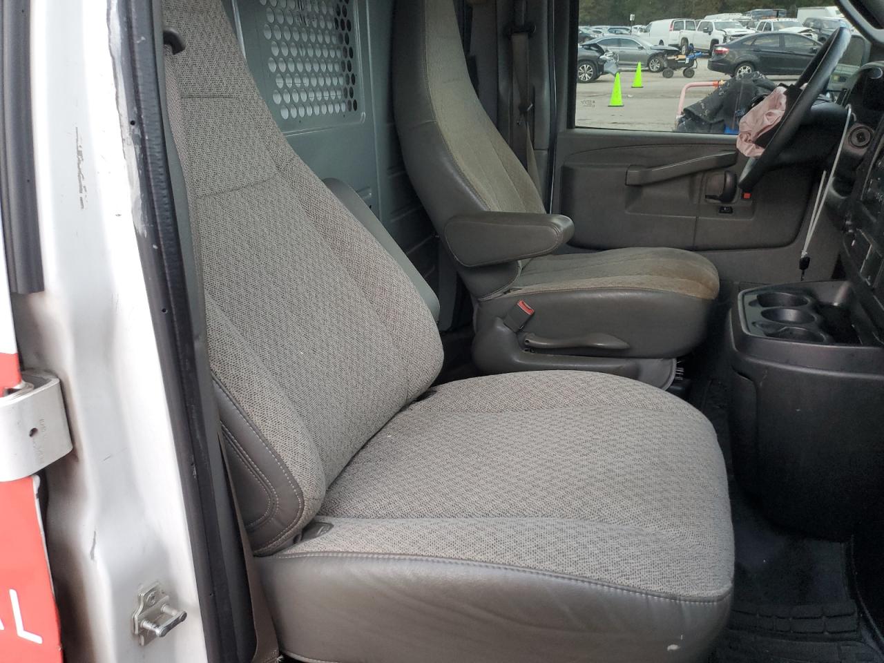 2017 GMC Savana - Image 11