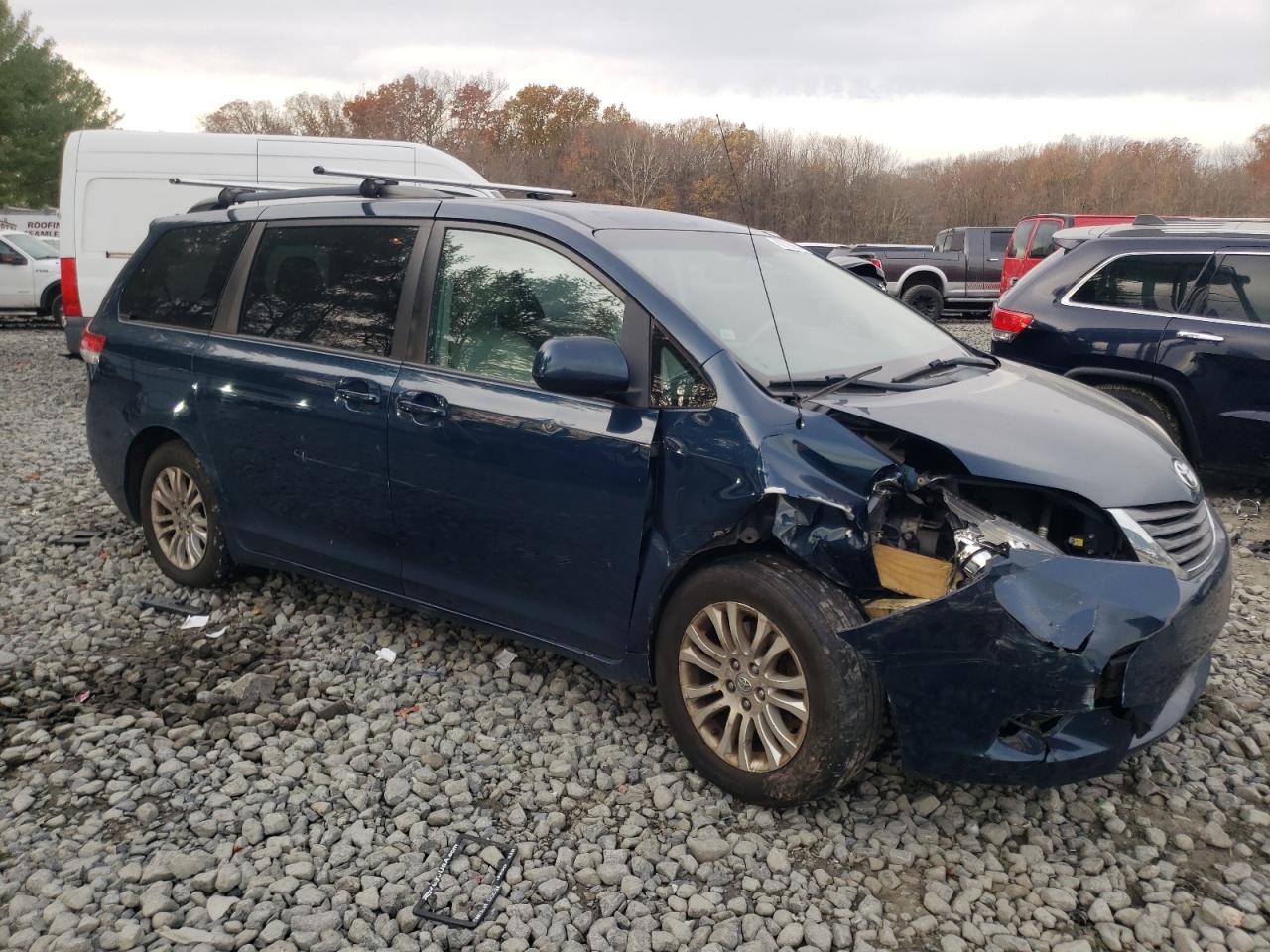 2011 Toyota Sienna - Image 4