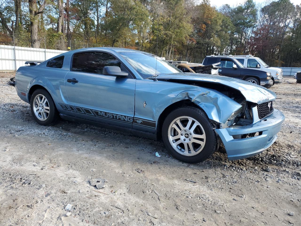 2005 Ford Mustang - Image 4