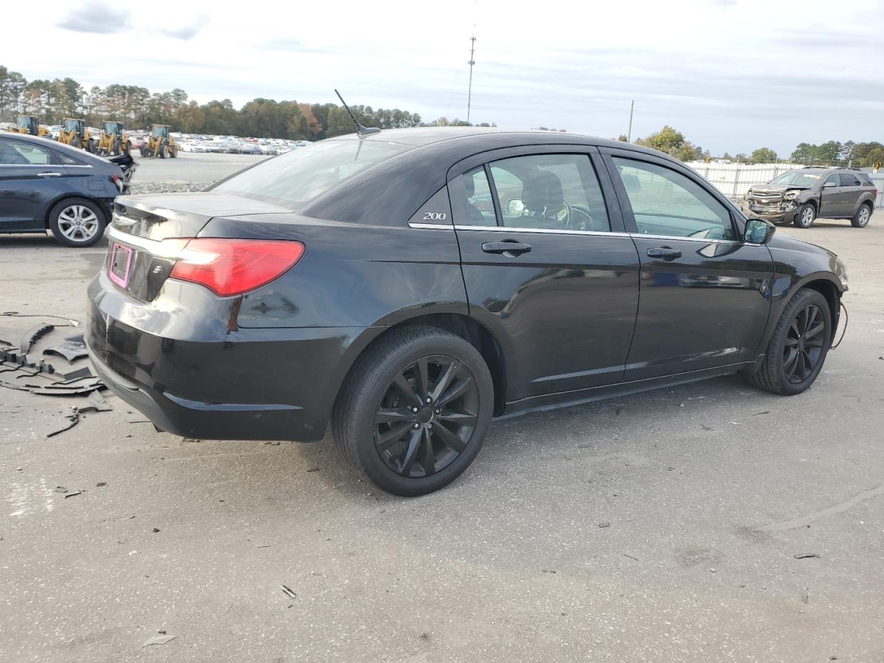 2013 Chrysler 200 - Image 3