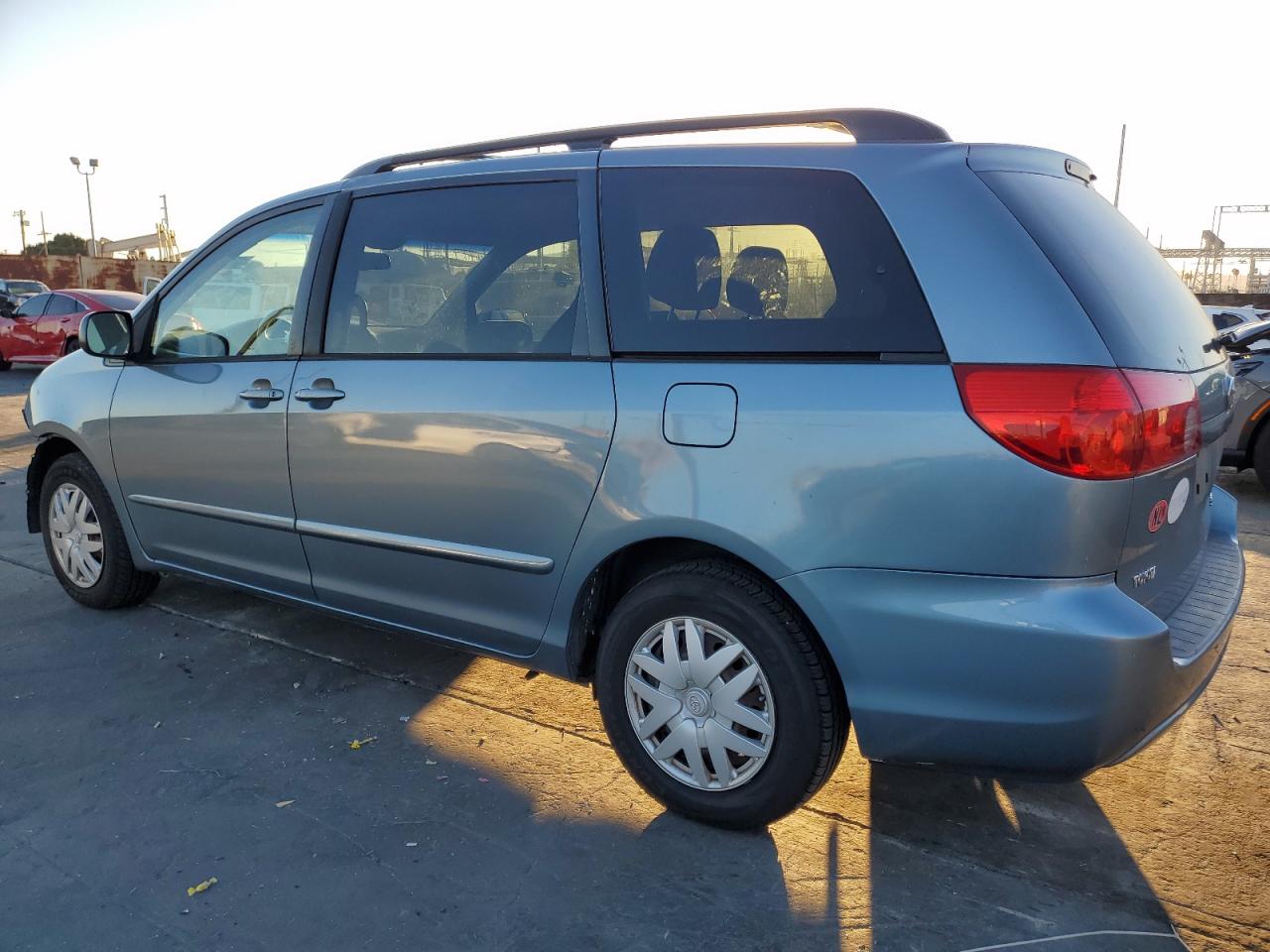 2010 Toyota Sienna - Image 2