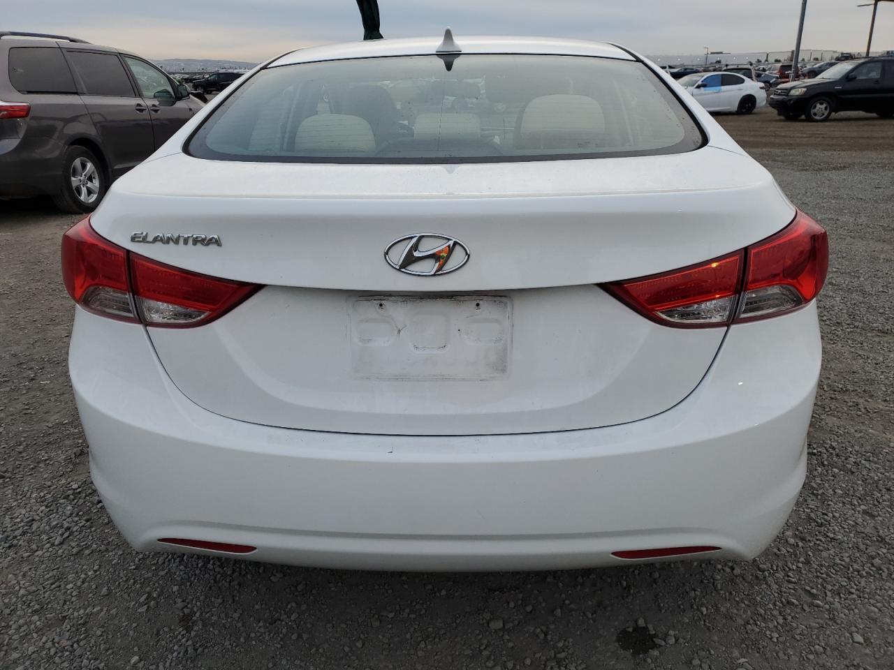 2012 Hyundai Elantra - Image 6