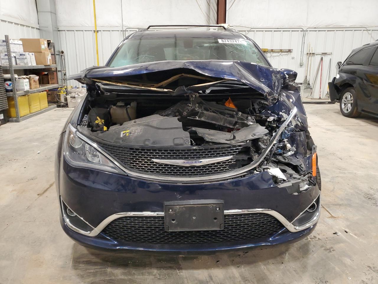 2017 Chrysler Pacifica - Image 5