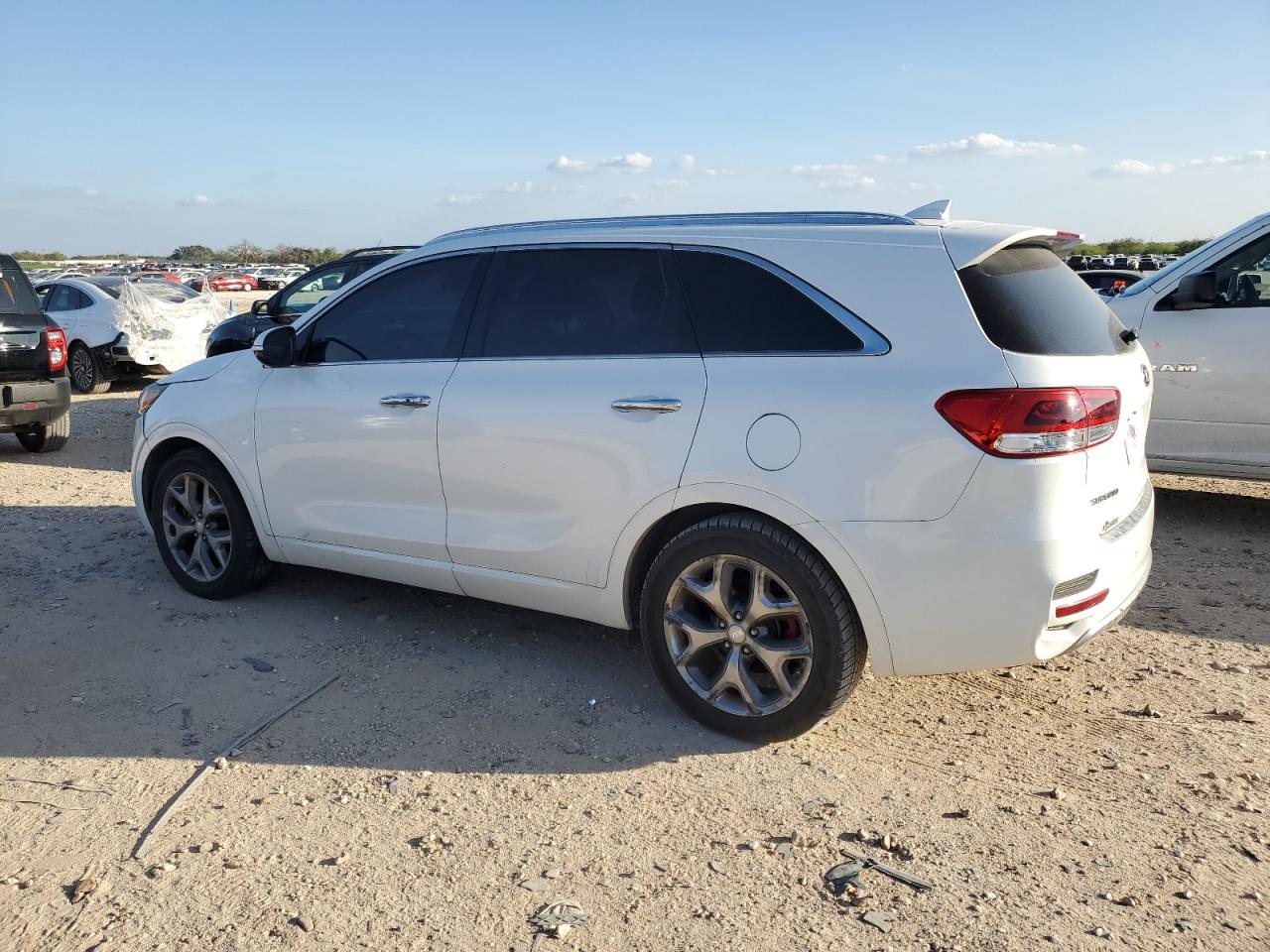 2018 Kia Sorento - Image 2