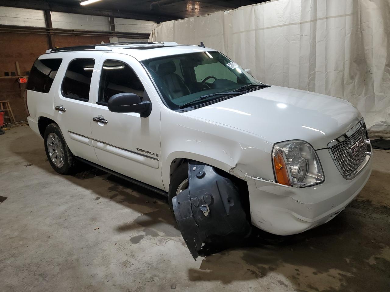 2008 GMC Yukon - Image 4