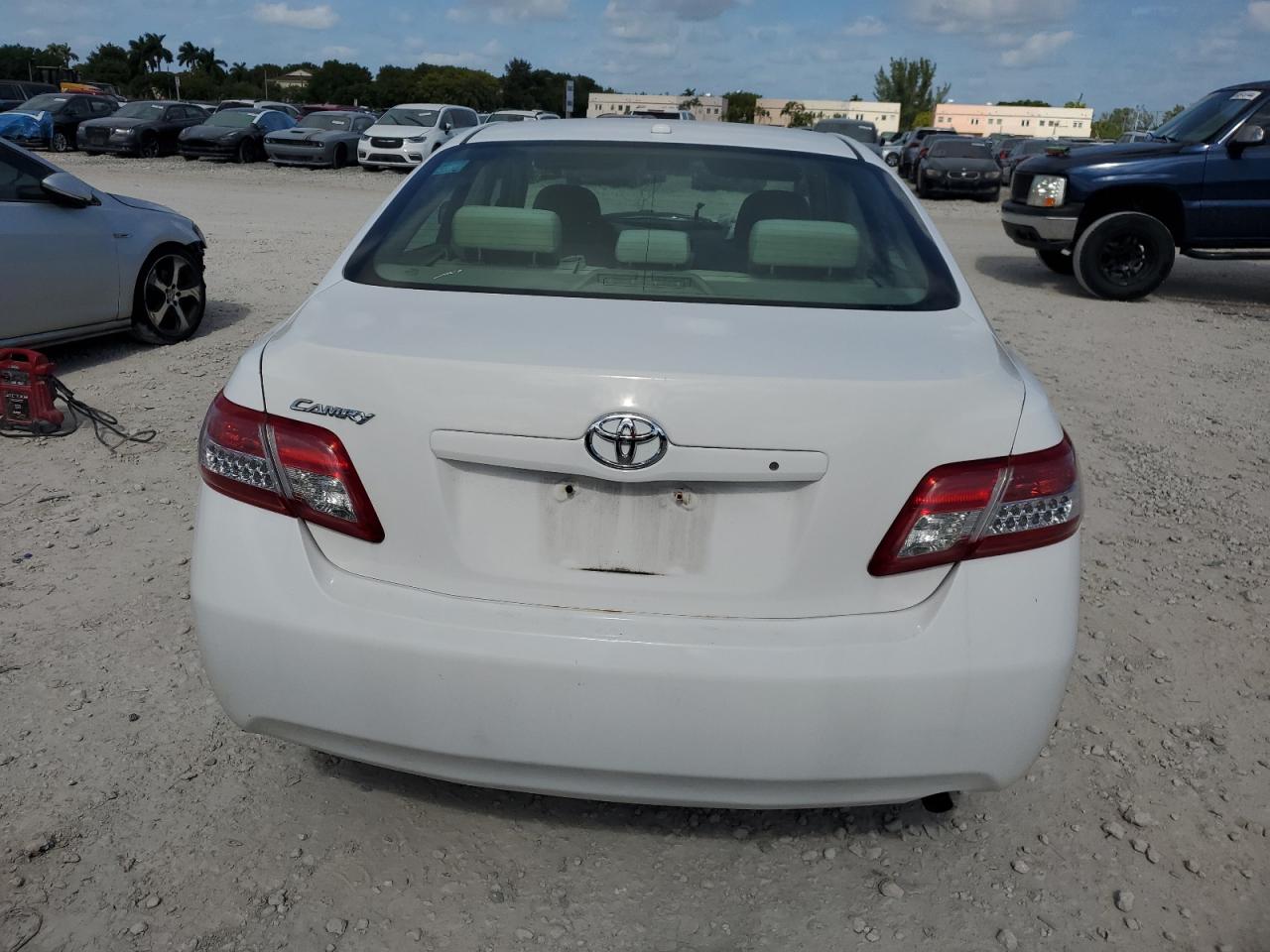 2011 Toyota Camry - Image 6